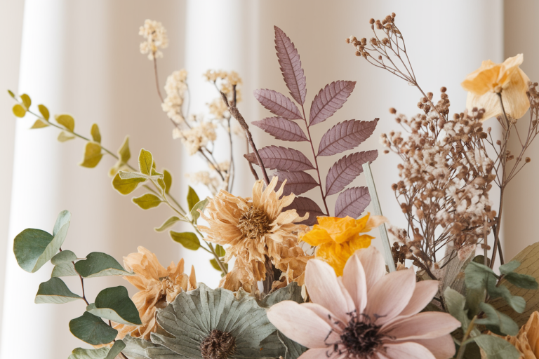 feuilles-fleurs-pressees-composition